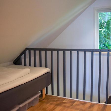 2 Bedroom Amazing Home In Fjaelkinge Εξωτερικό φωτογραφία
