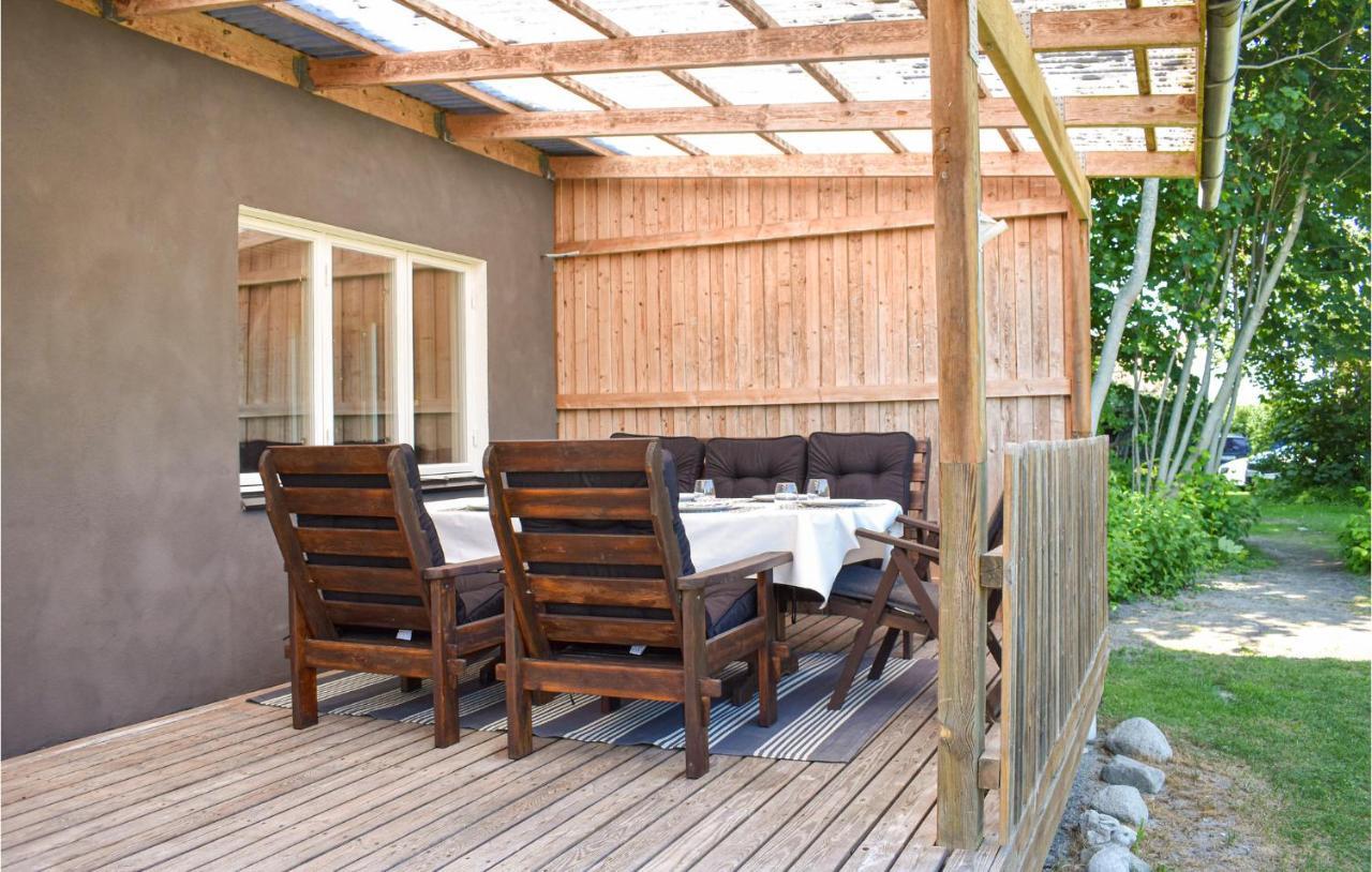 2 Bedroom Amazing Home In Fjaelkinge Εξωτερικό φωτογραφία