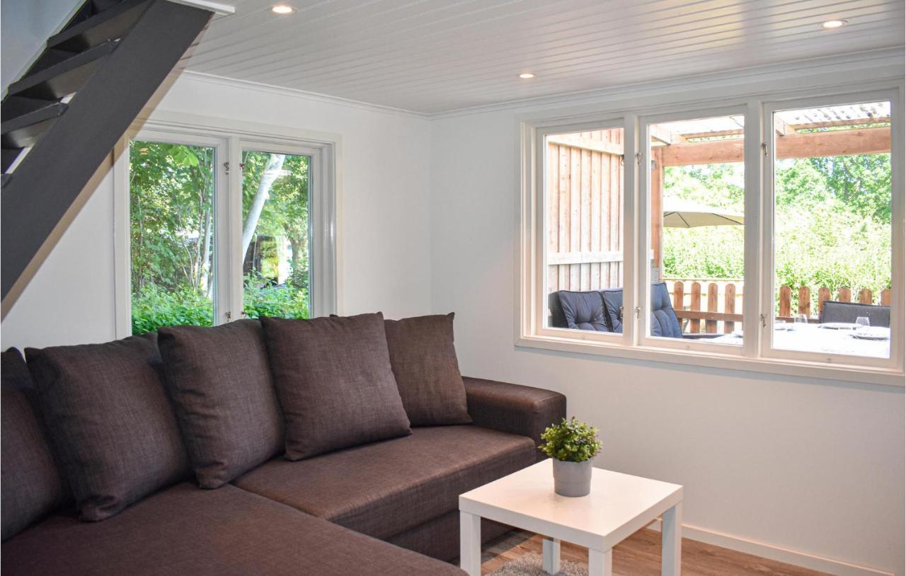 2 Bedroom Amazing Home In Fjaelkinge Εξωτερικό φωτογραφία