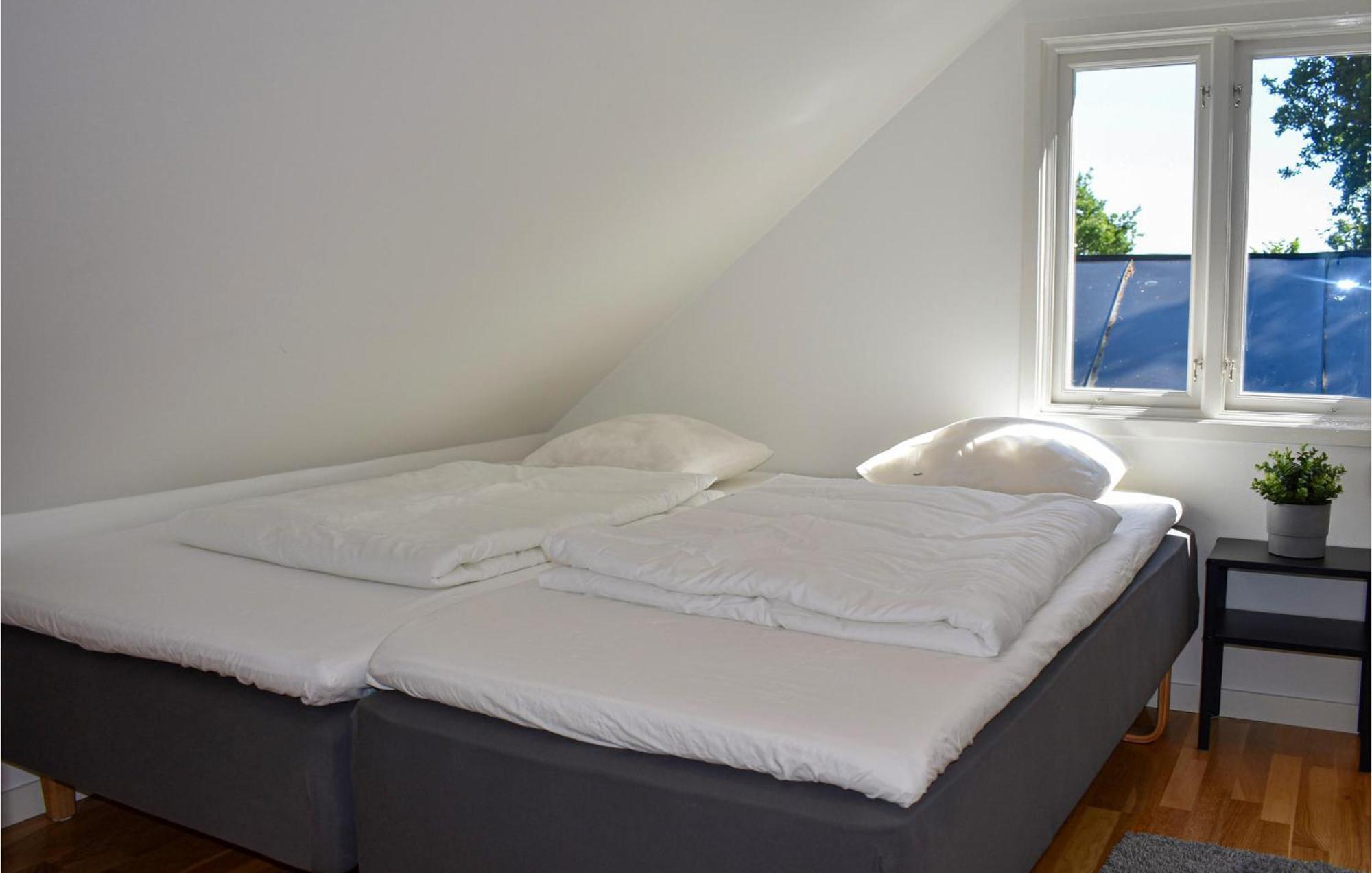 2 Bedroom Amazing Home In Fjaelkinge Εξωτερικό φωτογραφία
