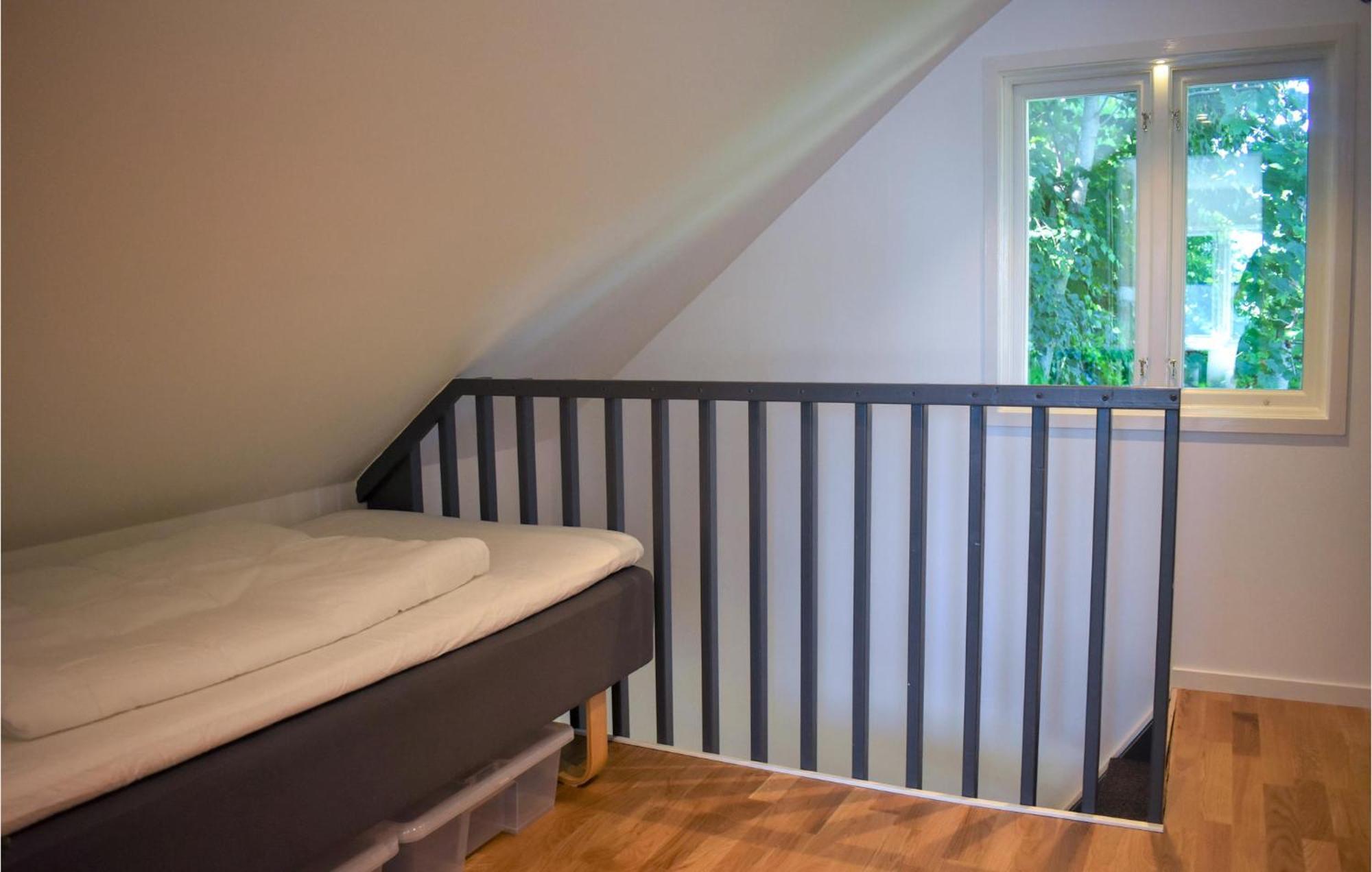 2 Bedroom Amazing Home In Fjaelkinge Εξωτερικό φωτογραφία